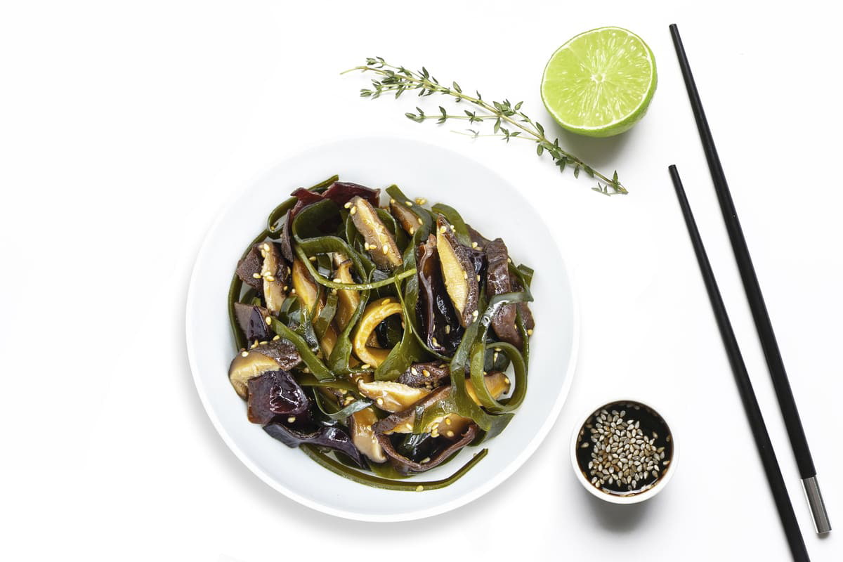 Рецепт салата с морской капустой и грибами