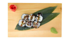 Recipe for maki roll with eel and cucumber
